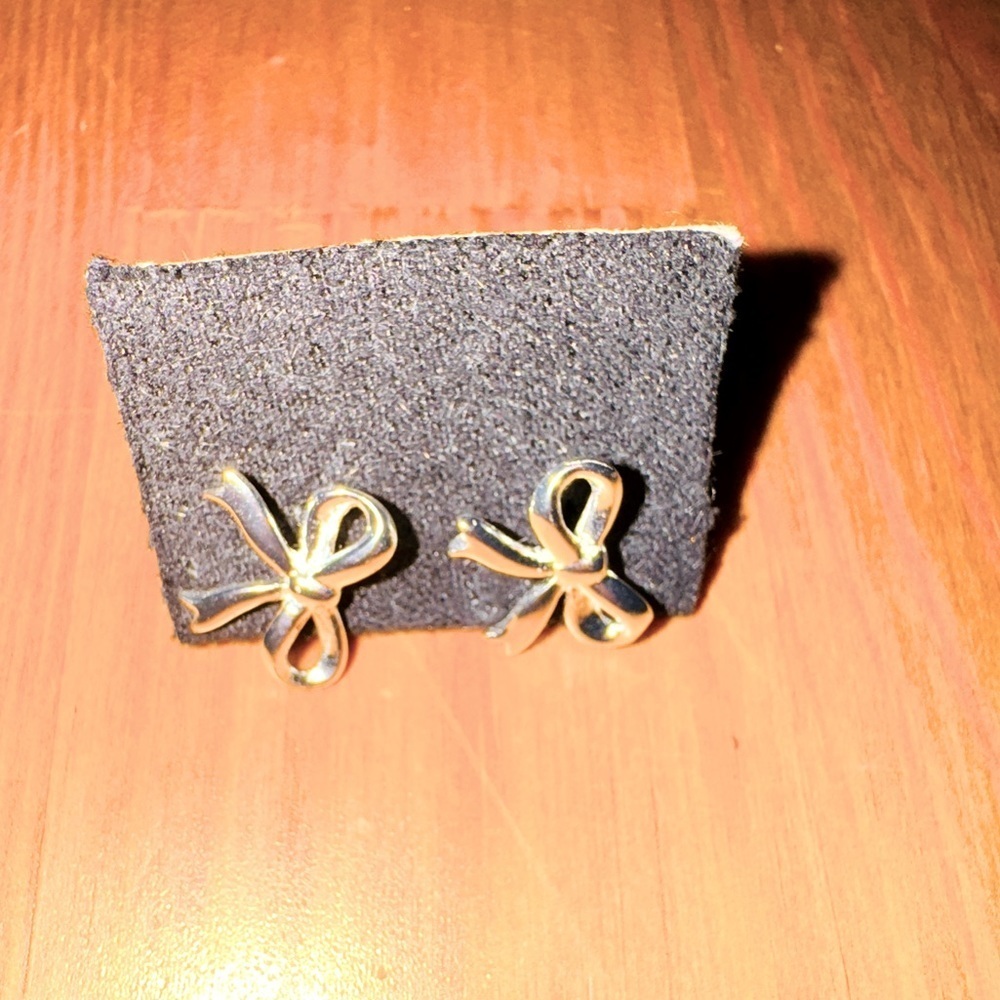 Sterling silver bow earrings